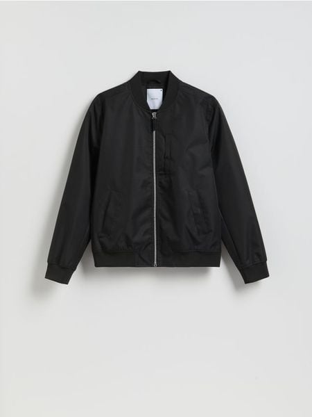 Kurtka bomberka ze stójką - czarny. Czarne kurtki męskie Reserved, l, bez wzorów, bez kaptura. Za 199.99 zł.