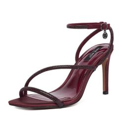 Sandały Nine West. Czerwone sandały damskie Nine West, bez wzorów, bez obcasa, na szpilce. Za 249.99 zł.