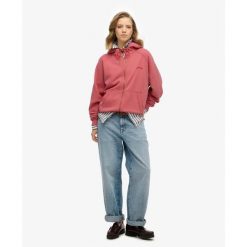 Kurtka dresowa z kapturem zapinana na zamek, damska, z rękawami raglanowymi Supe. Czerwone kurtki damskie Superdry., bez wzorów, z dresówki, z kapturem. Za 324.00 zł.