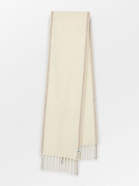 Becksöndergaard Szal w kolorze białym - 210 x 26 cm rozmiar: onesize. Białe szaliki i kominy damskie Becksöndergaard, bez wzorów, z materiału. Za 295.99 zł.