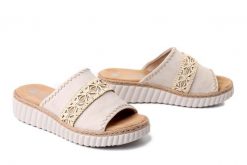 RIEKER 69278-60 beige, klapki damskie. Brązowe klapki damskie Rieker, bez wzorów, bez obcasa. Za 239.92 zł.