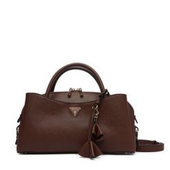 Torebka Guess. Brązowe torebki klasyczne damskie Guess, z aplikacjami, bez dodatków. Za 584.99 zł.