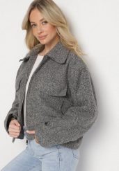 Ciemnoszara Kurtka Pudełkowa z Materiału Boucle Ocieplana z Kołnierzykiem Irinorae. Szare kurtki damskie Born2be, l, bez wzorów, z materiału, bez kaptura. Za 129.99 zł.