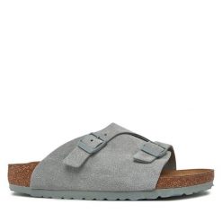 Klapki Birkenstock. Zielone klapki damskie Birkenstock, bez wzorów, bez obcasa. Za 389.99 zł.