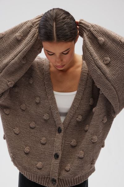 Kardigan zapinany na guziki w kolorze LIGHT BROWN - BUBLE-UNI. Brązowe kardigany damskie Marsala, uniwersalny, bez wzorów, z jeansu. Za 349.90 zł.