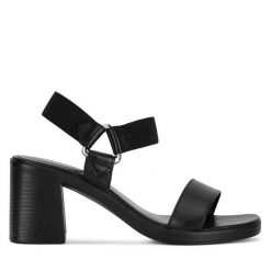 Sandały Lasocki. Czarne sandały damskie Lasocki, bez wzorów, bez obcasa, na słupku. Za 99.99 zł.