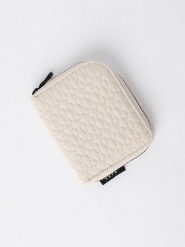 SKFK Portfel "Alins" w kolorze kremowym rozmiar: onesize. Brązowe portfele damskie SKFK, bez wzorów, z materiału. Za 86.99 zł.