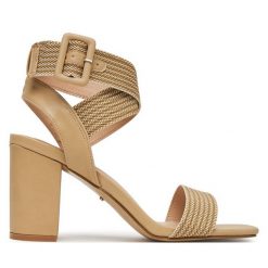 Sandały DeeZee. Brązowe sandały damskie DeeZee, bez wzorów, bez obcasa, na słupku. Za 149.99 zł.