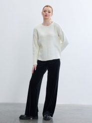 BGN Sweter w kolorze białym rozmiar: 36. Białe swetry klasyczne damskie BGN, ze splotem, bez kołnierzyka. Za 121.99 zł.