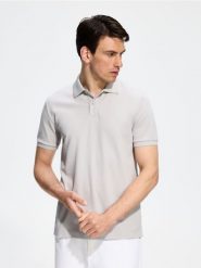 Koszulka polo regular fit - jasnoszary. Szare koszulki polo męskie Reserved, l, bez wzorów, z bawełny, bez ramiączek. Za 129.99 zł.