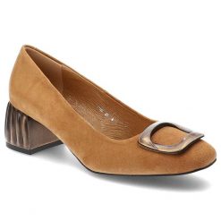 Brązowe Czółenka Espirito Eleganckie Buty Damskie. Brązowe czółenka damskie Espirito, z aplikacjami, z zamszu, bez obcasa. Za 429.00 zł.