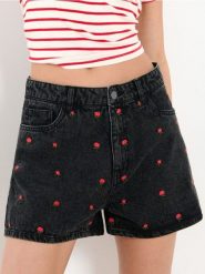 Szorty jeansowe high waist z haftowanymi różyczkami - czarny. Czarne szorty damskie Sinsay, bez wzorów, z jeansu, z podwyższonym stanem. Za 69.99 zł.