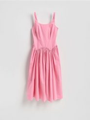 Sukienka z ozdobnym wiązaniem - różowy. Czerwone sukienki damskie Reserved, l, bez wzorów, z bawełny, bez kołnierzyka, bez ramiączek. Za 179.99 zł.