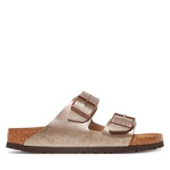 Klapki Birkenstock. Brązowe klapki damskie Birkenstock, bez wzorów, bez obcasa. Za 329.99 zł.