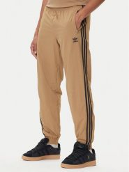 Adidas Spodnie dresowe adicolor Woven Firebird JY1339 Beżowy Regular Fit. Brązowe spodnie dresowe męskie Adidas, bez wzorów, z dresówki. Za 219.99 zł.