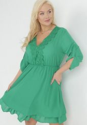 Zielona Rozkloszowana Sukienka Mini z Ozdobnym Dekoltem i Gumką w Pasie Braely. Zielone sukienki damskie Born2be, l, z aplikacjami, z gumy, eleganckie, bez kołnierzyka, bez ramiączek, mini, rozkloszowane. Za 89.99 zł.