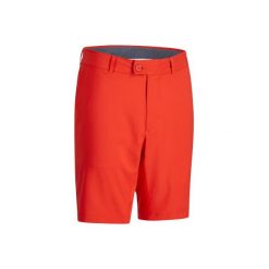 Spodenki bermudy do golfa 900 męskie. Czerwone szorty męskie INESIS, bez wzorów, z materiału. W wyprzedaży za 49.99 zł.