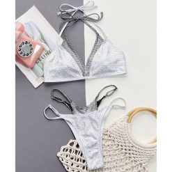 Bikini z regulowanymi ramiączkami błyszczące na plażę Dionysia. Szare bikini damskie Intica, bez wzorów. Za 139.00 zł.