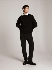 Gładka bluza z wiskozą - czarny. Czarne bluzy bez kaptura męskie Reserved, l, z dzianiny. Za 189.99 zł.