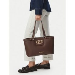 Torebka LOVE MOSCHINO. Brązowe torebki klasyczne damskie Love Moschino, bez wzorów, bez dodatków. Za 1,009.00 zł.