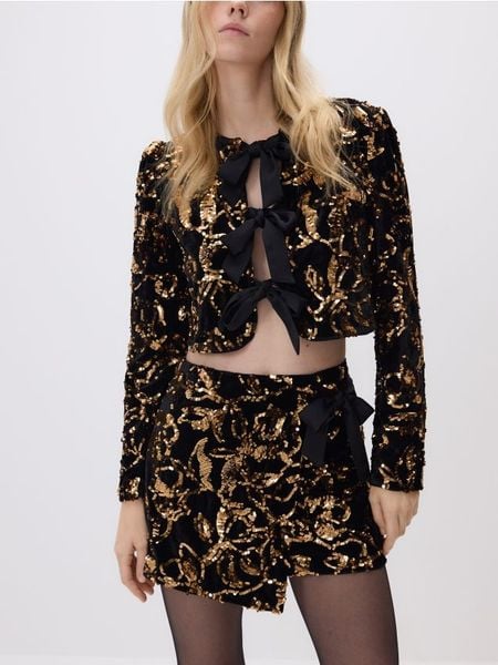 Cekinowa marynarka z kokardami - czarny. Czarne marynarki i żakiety damskie Reserved, l, bez wzorów, z dzianiny. W wyprzedaży za 129.99 zł.