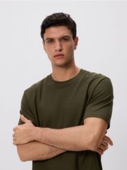 Gładki t-shirt comfort fit - oliwkowy. Zielone t-shirty męskie Reserved, l, bez wzorów, z bawełny, bez kołnierzyka. Za 79.99 zł.