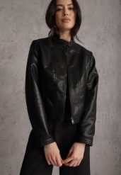 Czarna Taliowana Kurtka Ramoneska Y2K ze Stójką Fezilae. Czarne kurtki damskie Renee, l, bez wzorów, z poliesteru, bez kaptura. Za 84.99 zł.