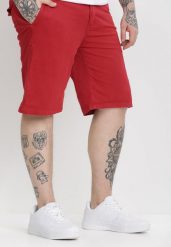 Czerwone Szorty Adraros. Czerwone szorty męskie Born2be, z tkaniny, bez kołnierzyka. Za 74.99 zł.