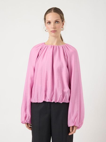 YAS Bluzka w kolorze jasnoróżowym rozmiar: 38. Różowe bluzki damskie YAS, bez wzorów, bez kołnierzyka, bez ramiączek. Za 156.24 zł.