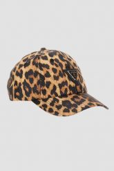 GUESS Leopardowa damska czapka z daszkiem. Brązowe czapki z daszkiem damskie Guess, z aplikacjami. W wyprzedaży za 160.99 zł.