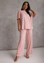 Różowy Oversizowy Komplet Zdobiony Cyrkoniami T-shirt i Spodnie Arnateia. Czerwone spodnie materiałowe damskie Renee, z aplikacjami. Za 89.99 zł.
