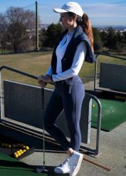 Spodnie golfowe damskie Raven – Stretch, wysoki stan, krój performance. Niebieskie spodnie materiałowe damskie FLAIRWAY GOLF, bez wzorów, z materiału, eleganckie, z podwyższonym stanem. Za 469.00 zł.