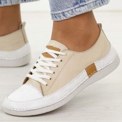 Beżowe skórzane półbuty damskie T.Sokolski 8260. Brązowe półbuty damskie Sokolski, bez wzorów, z jeansu, eleganckie, z okrągłym noskiem, bez obcasa, na płaskiej podeszwie. Za 299.00 zł.