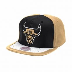 Czapka z daszkiem bejsbolówka koszykarska Mitchell & Ness NBA Chicago Bulls. Czapki męskie Mitchell & Ness, bez wzorów, z materiału. Za 179.00 zł.