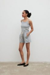 Top z delikatnej prążkowanej dzianiny w kolorze GREY MELANGE - RIVA. Szare topy damskie Marsala, m, bez wzorów, z bawełny, bez kołnierzyka. Za 119.90 zł.