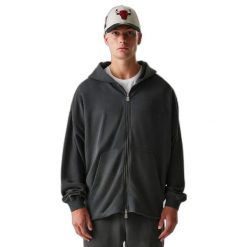 Bluza z kapturem Chicago Bulls z pełnym zamkiem Washed. Szare bluzy z kapturem męskie New Era. W wyprzedaży za 296.00 zł.