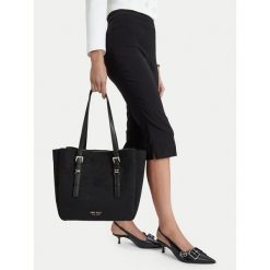 Torebka Nine West. Czarne torebki klasyczne damskie Nine West, bez wzorów, bez dodatków. Za 329.99 zł.