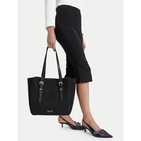 Torebka Nine West. Czarne torebki klasyczne damskie Nine West, bez wzorów, bez dodatków. Za 329.99 zł.