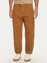 Mustang Spodnie materiałowe Toledo 1015529 Brązowy Loose Fit. Brązowe spodnie materiałowe męskie Mustang, bez wzorów, z bawełny. Za 269.99 zł.