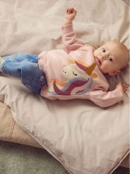 NAME IT Sweter 13211981 Różowy Regular Fit. Czerwone swetry dziewczęce Name it, bez wzorów, z bawełny, bez kołnierzyka. Za 124.99 zł.