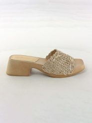 Bellucci Klapki w kolorze złotym rozmiar: 39. Żółte klapki damskie Bellucci, bez wzorów, bez obcasa. Za 97.05 zł.