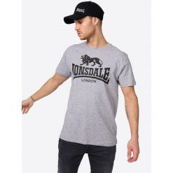 T-shirt o klasycznym kroju Lonsdale Logo. Szare t-shirty męskie Lonsdale, bez wzorów, bez kołnierzyka. Za 137.00 zł.