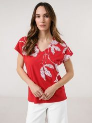 TAIFUN Koszulka w kolorze czerwonym rozmiar: 36. Czerwone bluzki damskie Taifun, bez wzorów, bez kołnierzyka. Za 96.14 zł.