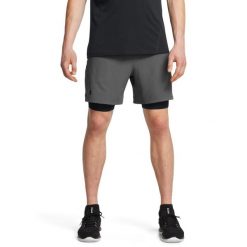 Spodenki krótkie męskie Under Armour Vanish Woven 2in1 Sts. Szare szorty męskie Under Armour, bez kołnierzyka. Za 154.99 zł.