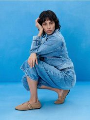 Skórzane baleriny z regulowanym paskiem - beżowy. Brązowe baleriny damskie Sinsay, bez wzorów, bez obcasa. Za 79.99 zł.