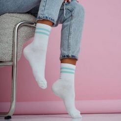 Białe skarpetki damskie dwa paski 1234 bl. Białe skarpetki damskie Milena, bez wzorów, z bawełny. Za 16.90 zł.