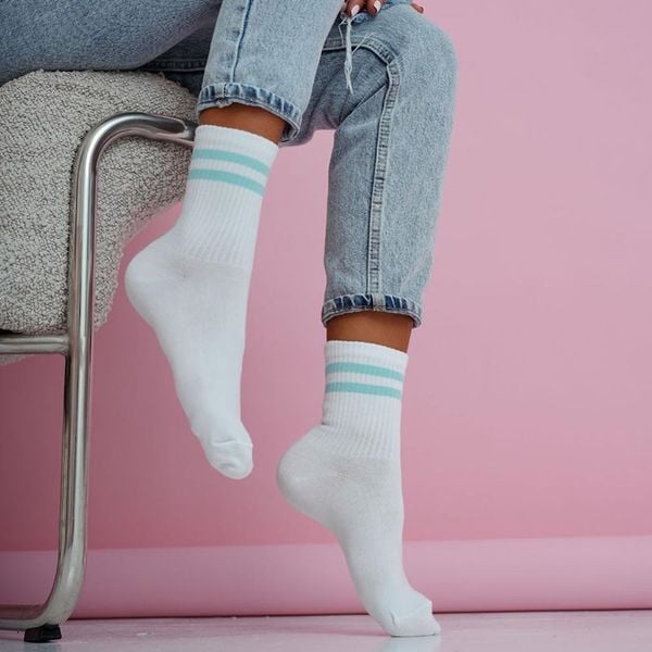 Białe skarpetki damskie dwa paski 1234 bl. Białe skarpetki damskie Milena, bez wzorów, z bawełny. Za 16.90 zł.