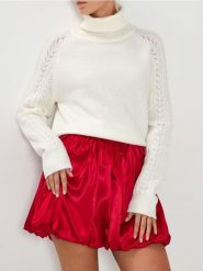 Golf z ozdobnymi rękawami - biały. Białe golfy damskie Sinsay, l, bez wzorów, bez ramiączek. Za 59.99 zł.