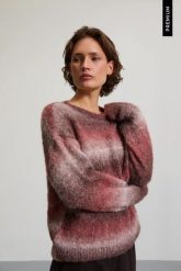 Sweter ombre burgundowy. Czerwone swetry klasyczne damskie MOODO, l, z elastanu, bez kołnierzyka. Za 159.99 zł.