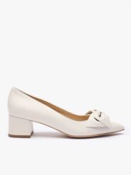 Kremowe czółenka ślubne z kokardą. Brązowe czółenka damskie Ryłko, bez wzorów, z gumy, bez obcasa, na obcasie. Za 379.99 zł.